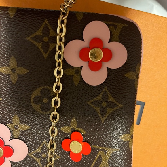 Louis Vuitton Double Zip Pochette Limited Edition Blooming Flowers Monogram - Picture 3 of 9